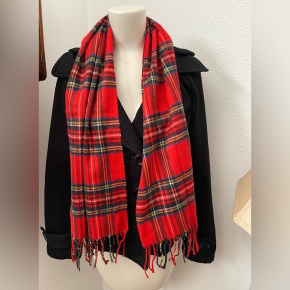 Huge Bunch of Scarves - Picture 9 of 10